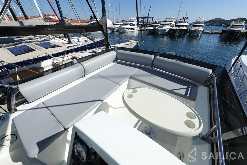Futura 40 Grand Horizon - Yacht Charter Sailica