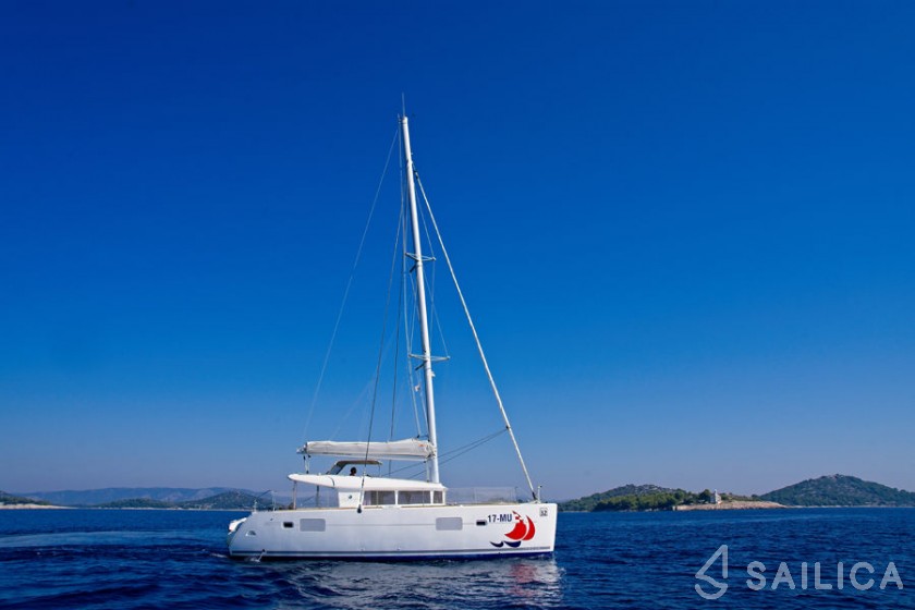 Lagoon 400 - Yacht Charter Sailica