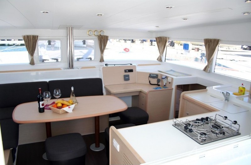 Lagoon 400 - Yacht Charter Sailica