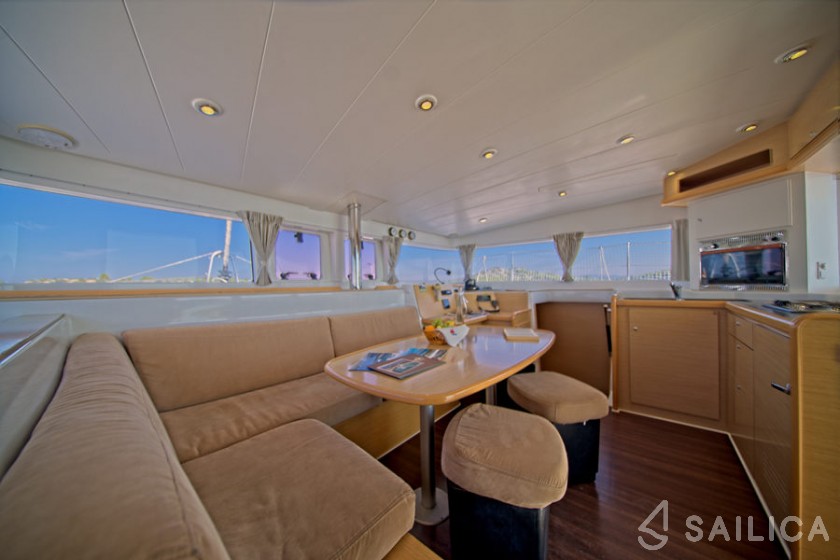 Lagoon 400 - Yacht Charter Sailica