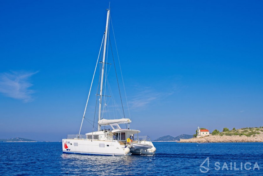 Lagoon 400 - Yacht Charter Sailica