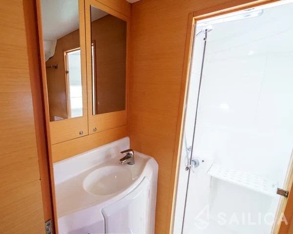 Lagoon 380 S2 - Yacht Charter Sailica