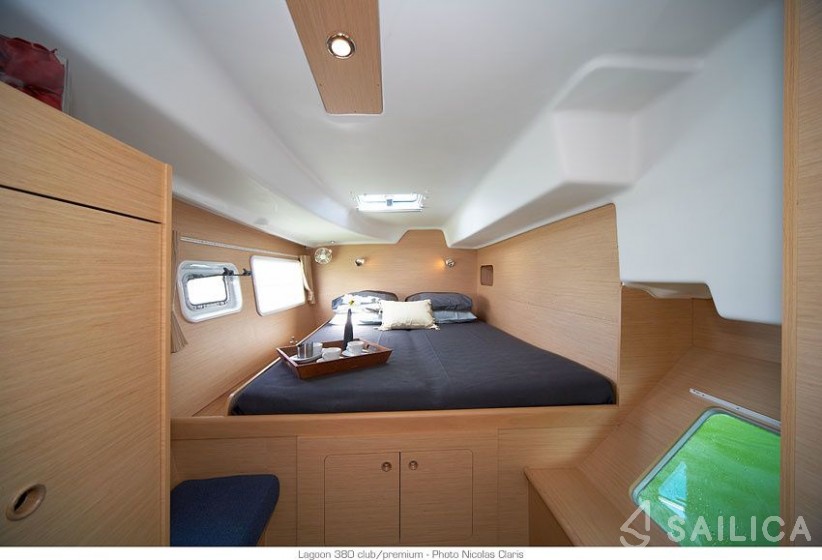 Lagoon 380 S2 - Yacht Charter Sailica