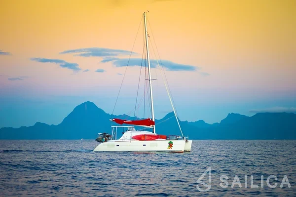 Lagoon 380 S2 - Yacht Charter Sailica