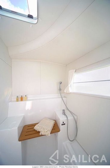 Lagoon 380 S2 - Yacht Charter Sailica