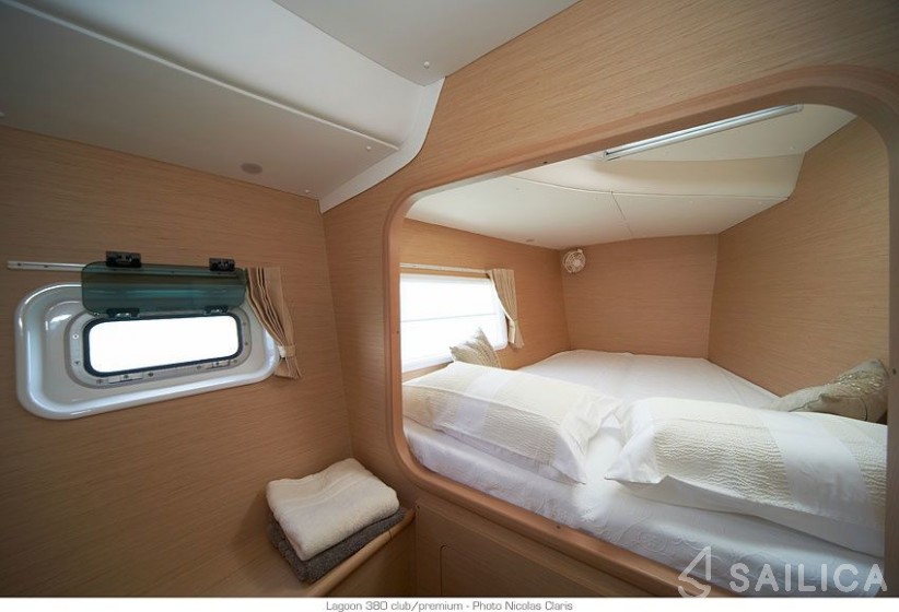 Lagoon 380 S2 - Yacht Charter Sailica