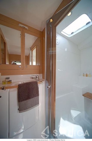 Lagoon 380 S2 - Yacht Charter Sailica
