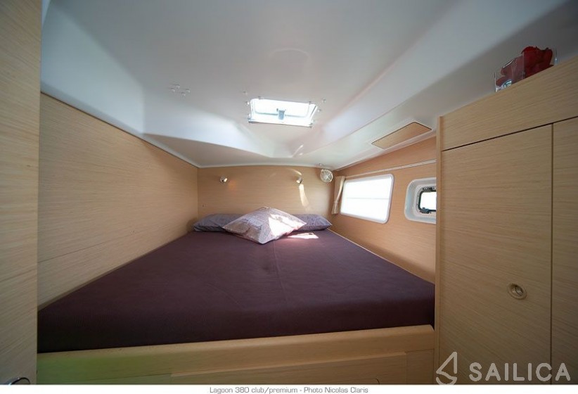 Lagoon 380 S2 - Yacht Charter Sailica