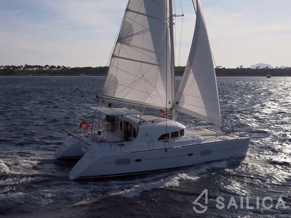 Lagoon 380 S2 - Yacht Charter Sailica