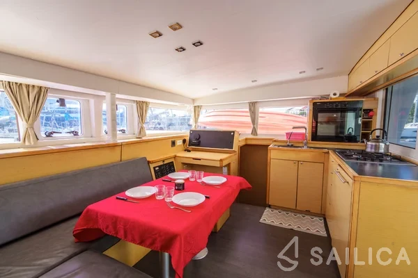 Lagoon 400 S2 - Yacht Charter Sailica