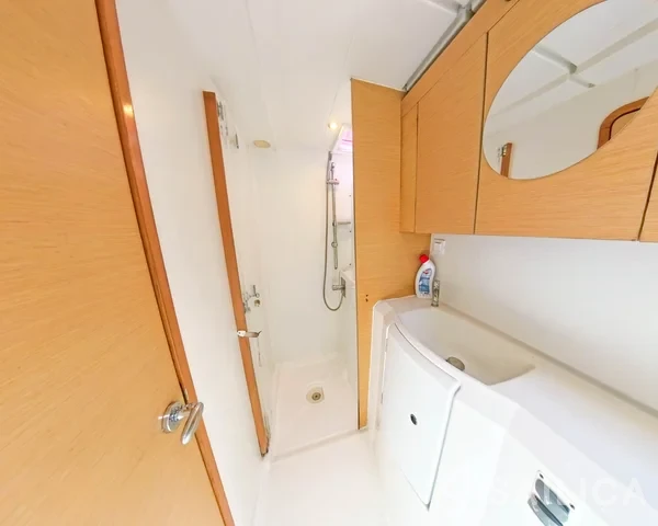 Lagoon 400 S2 - Yacht Charter Sailica