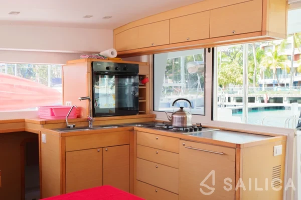 Lagoon 400 S2 - Yacht Charter Sailica