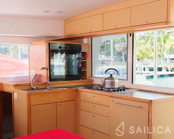 Lagoon 400 S2 - Yacht Charter Sailica
