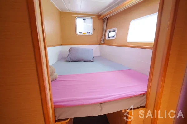 Lagoon 400 S2 - Yacht Charter Sailica