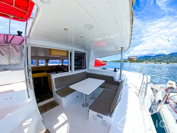 Lagoon 400 S2 - Yacht Charter Sailica