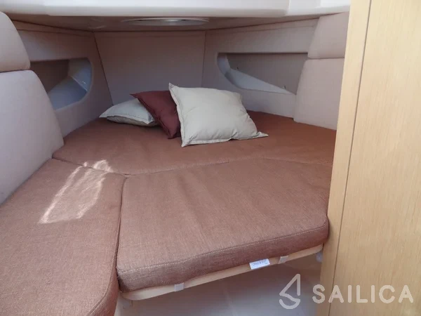 MAR-CO e-motion 32 - Yacht Charter Sailica