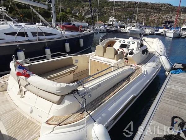 MAR-CO e-motion 32 - Yacht Charter Sailica