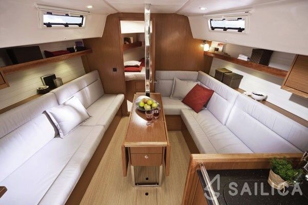 Bavaria 32 Cruiser - Yacht Charter Sailica