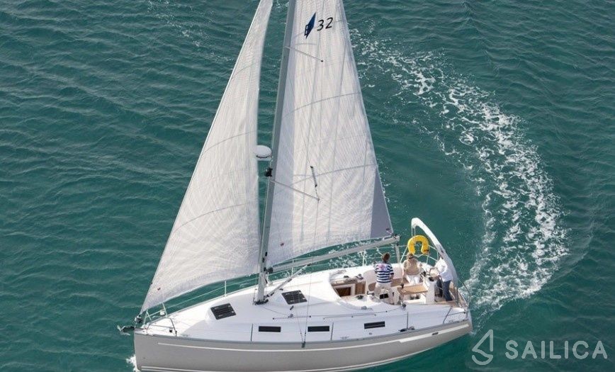 Bavaria 32 Cruiser - Yacht Charter Sailica