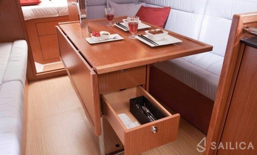 Bavaria 32 Cruiser - Yacht Charter Sailica