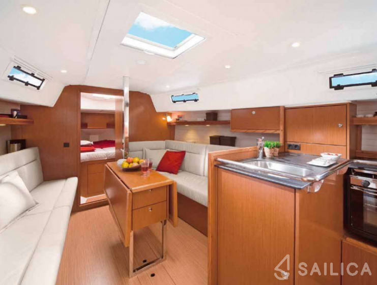 Bavaria 32 Cruiser - Yacht Charter Sailica