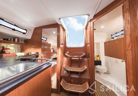 Bavaria 32 Cruiser - Yacht Charter Sailica