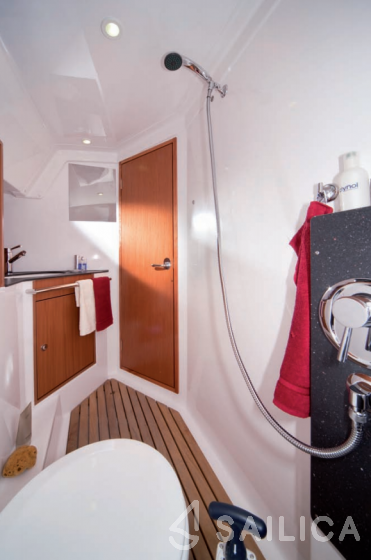 Bavaria 32 Cruiser - Yacht Charter Sailica