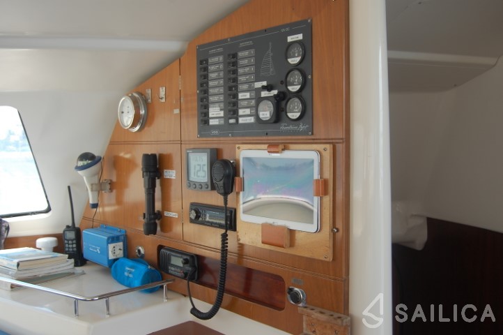 Lavezzi 40 - Yacht Charter Sailica