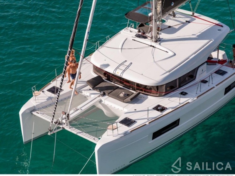 Lagoon 40 - Yacht Charter Sailica