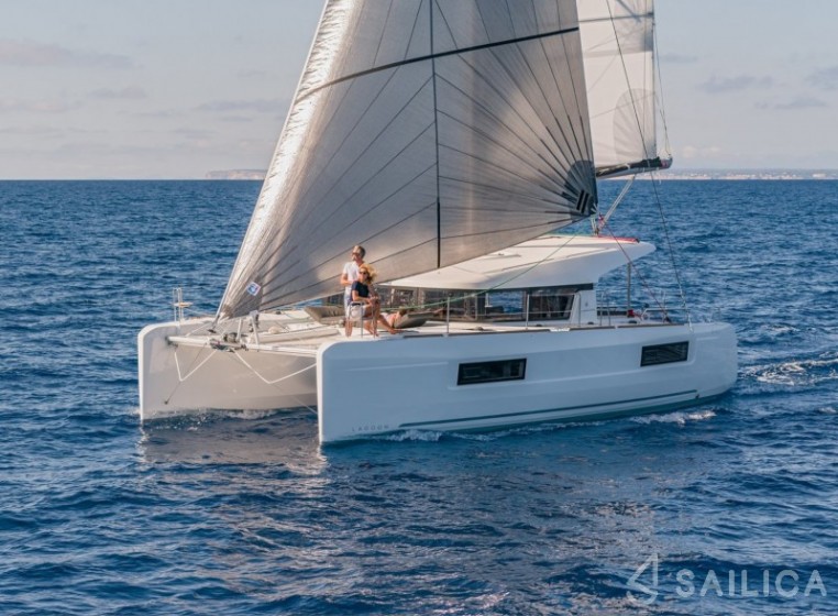 Lagoon 40 - Yacht Charter Sailica