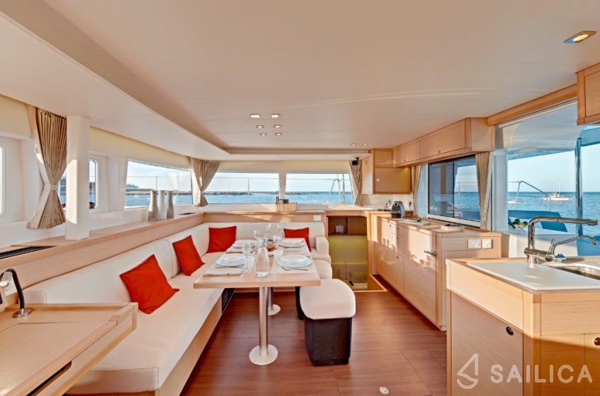 Lagoon 450  Flybridge - Yacht Charter Sailica