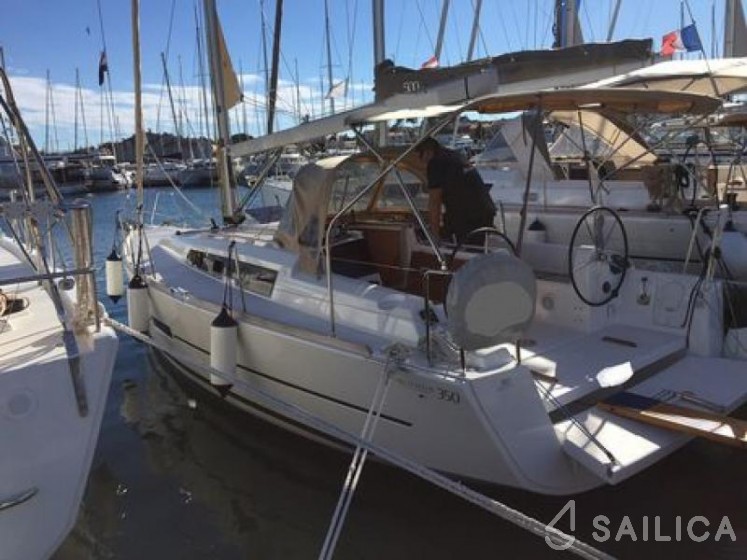 Dufour 350 GL - Yacht Charter Sailica