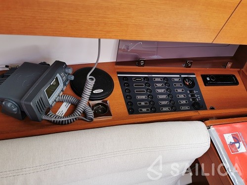Dufour 350 GL - Yacht Charter Sailica