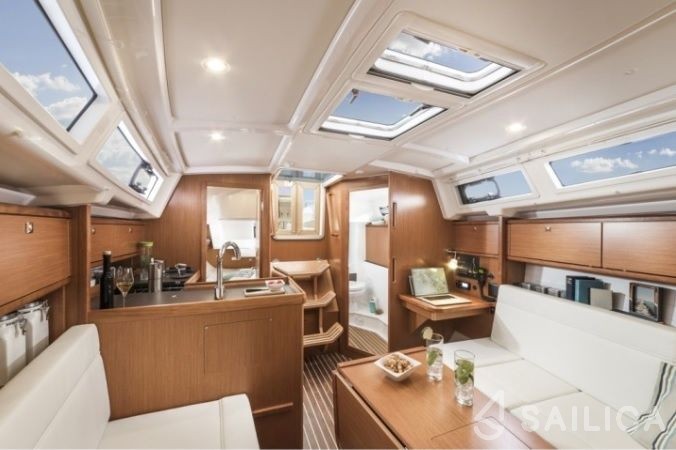 Bavaria 34 Cruiser - Yacht Charter Sailica