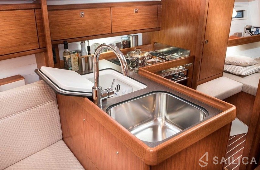 Bavaria 34 Cruiser - Yacht Charter Sailica