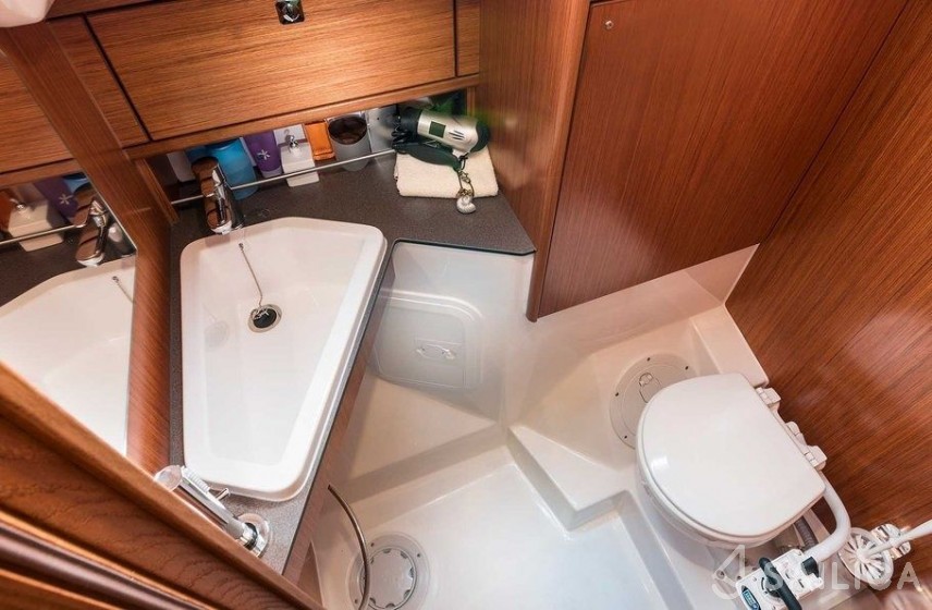 Bavaria 34 Cruiser - Yacht Charter Sailica