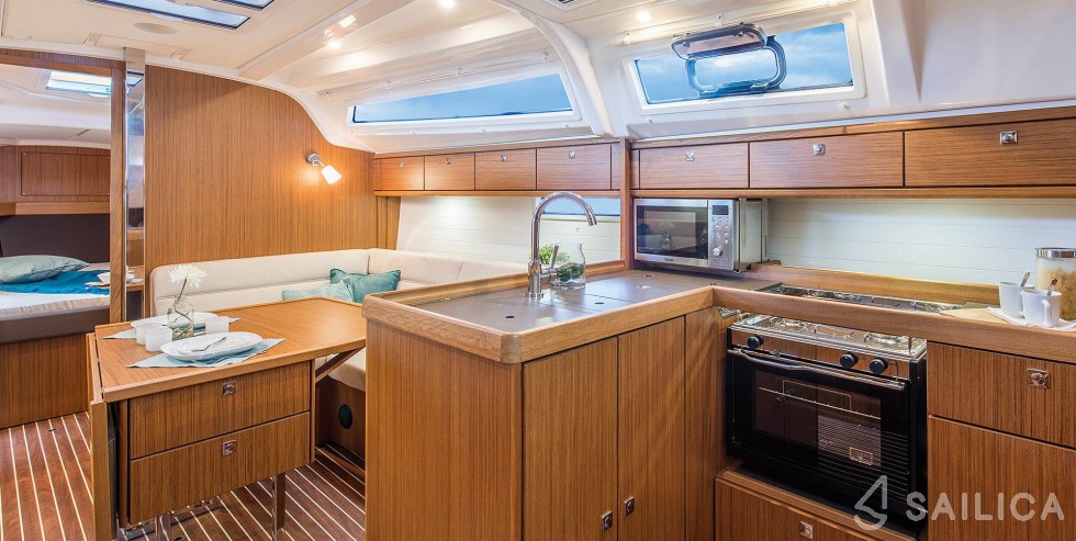 Bavaria 37 Cruiser - Yacht Charter Sailica