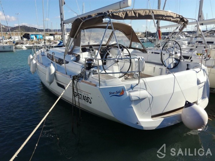 Sun Odyssey 519 - Yacht Charter Sailica