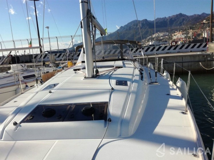 Sun Odyssey 519 - Yacht Charter Sailica