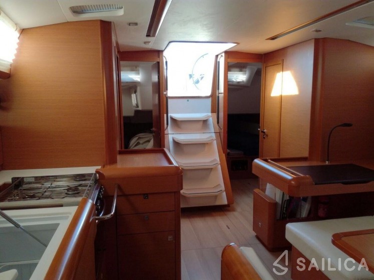 Sun Odyssey 519 - Yacht Charter Sailica