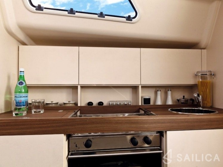 Varianta 37 - Yacht Charter Sailica