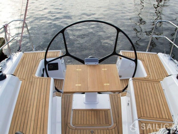 Varianta 37 - Yacht Charter Sailica