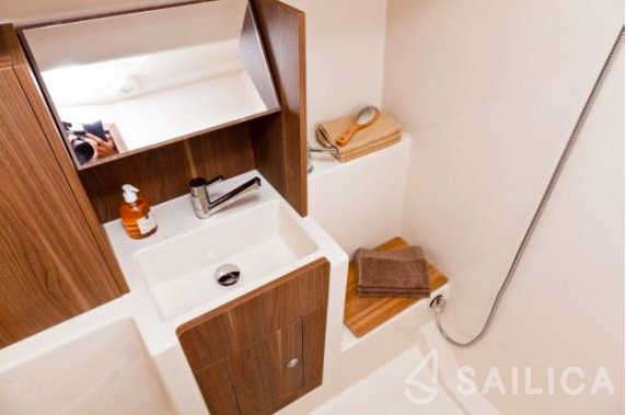 Varianta 37 - Yacht Charter Sailica