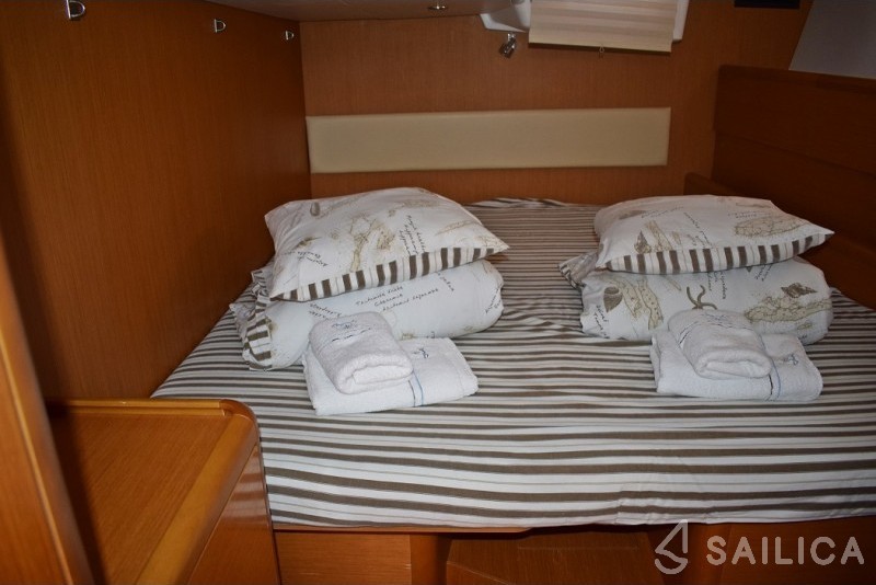 Jeanneau 57 - Yacht Charter Sailica
