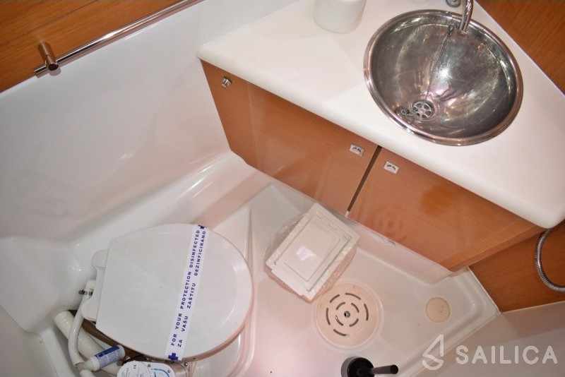 Jeanneau 57 - Yacht Charter Sailica
