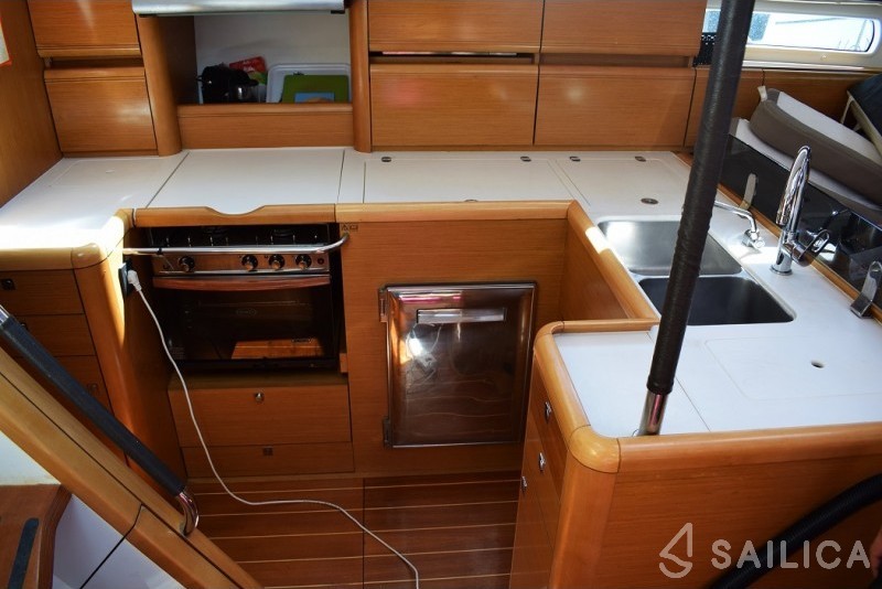 Jeanneau 57 - Yacht Charter Sailica
