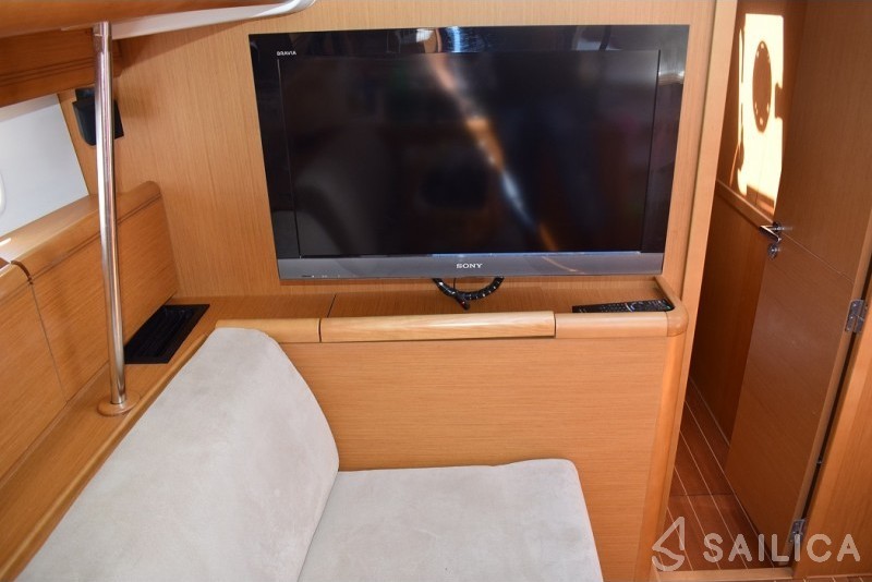 Jeanneau 57 - Yacht Charter Sailica