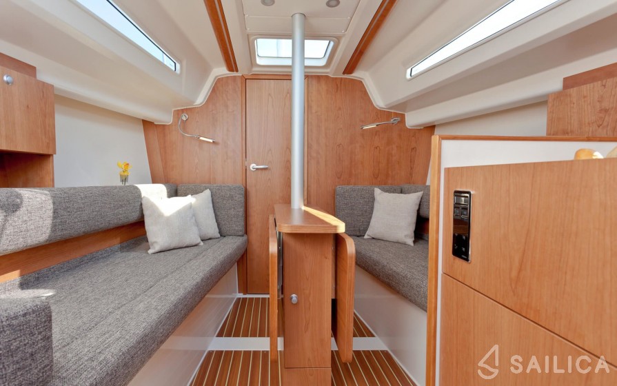 Hanse 315 - Yacht Charter Sailica