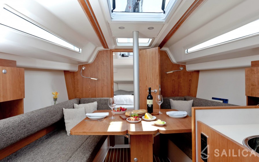 Hanse 315 - Yacht Charter Sailica