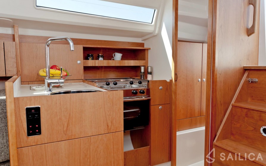 Hanse 315 - Yacht Charter Sailica